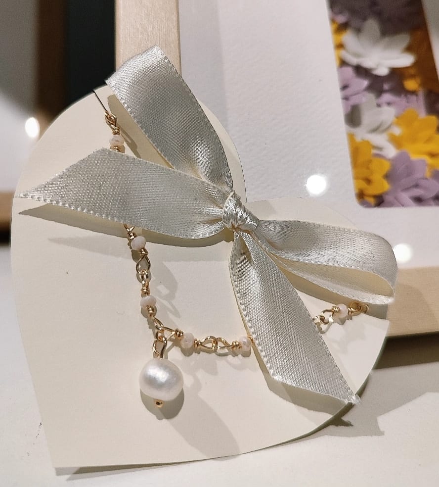 Pulsera Blanca con Perla - hecho a mano/baño de oro de 14k