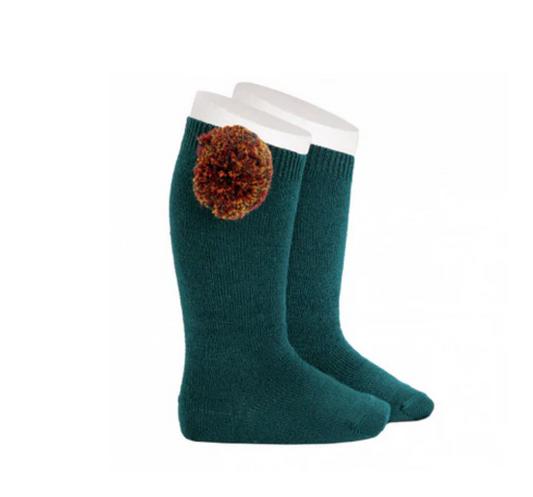 Calcetines altos lisos petroleo con borla multicolor