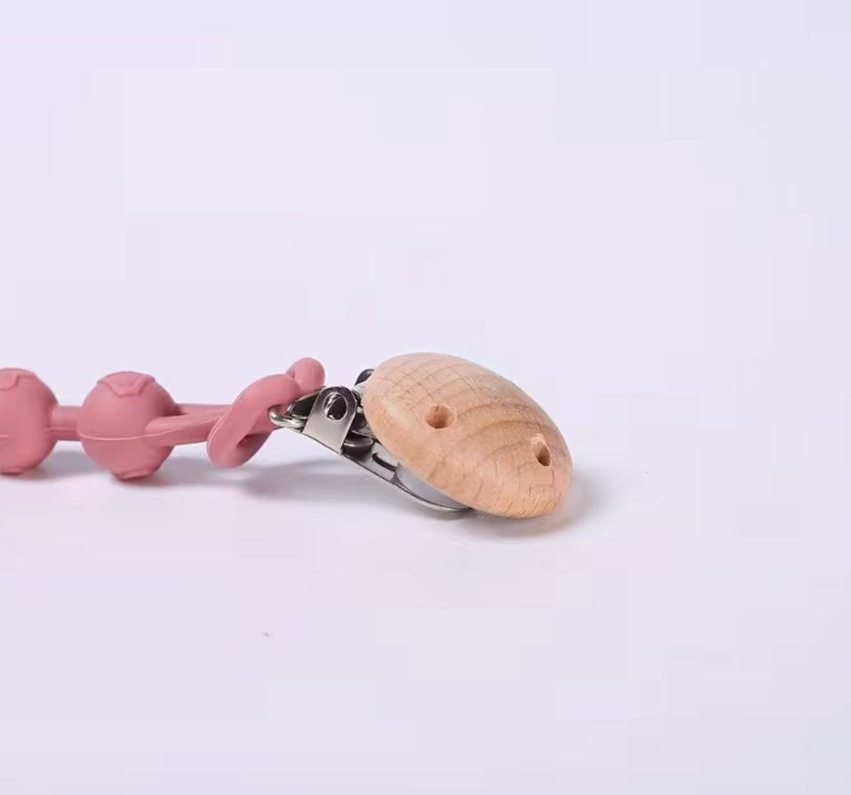 Clip Porta Chupón con Dije de Madera